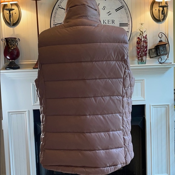 UGG Vest - Picture 3 of 6